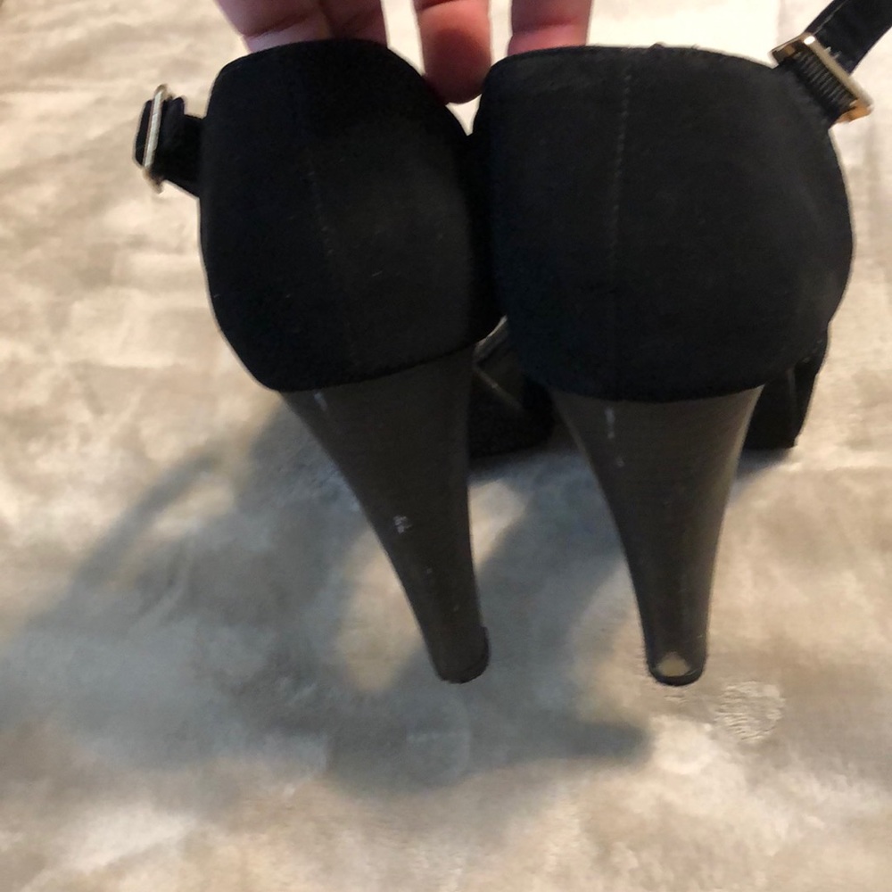 Heels - Picture 2 of 3